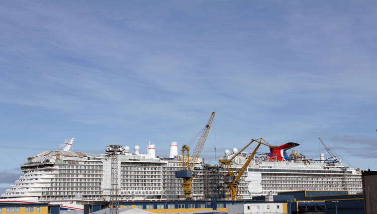 m/s Mardi Gras Turun telakalla.