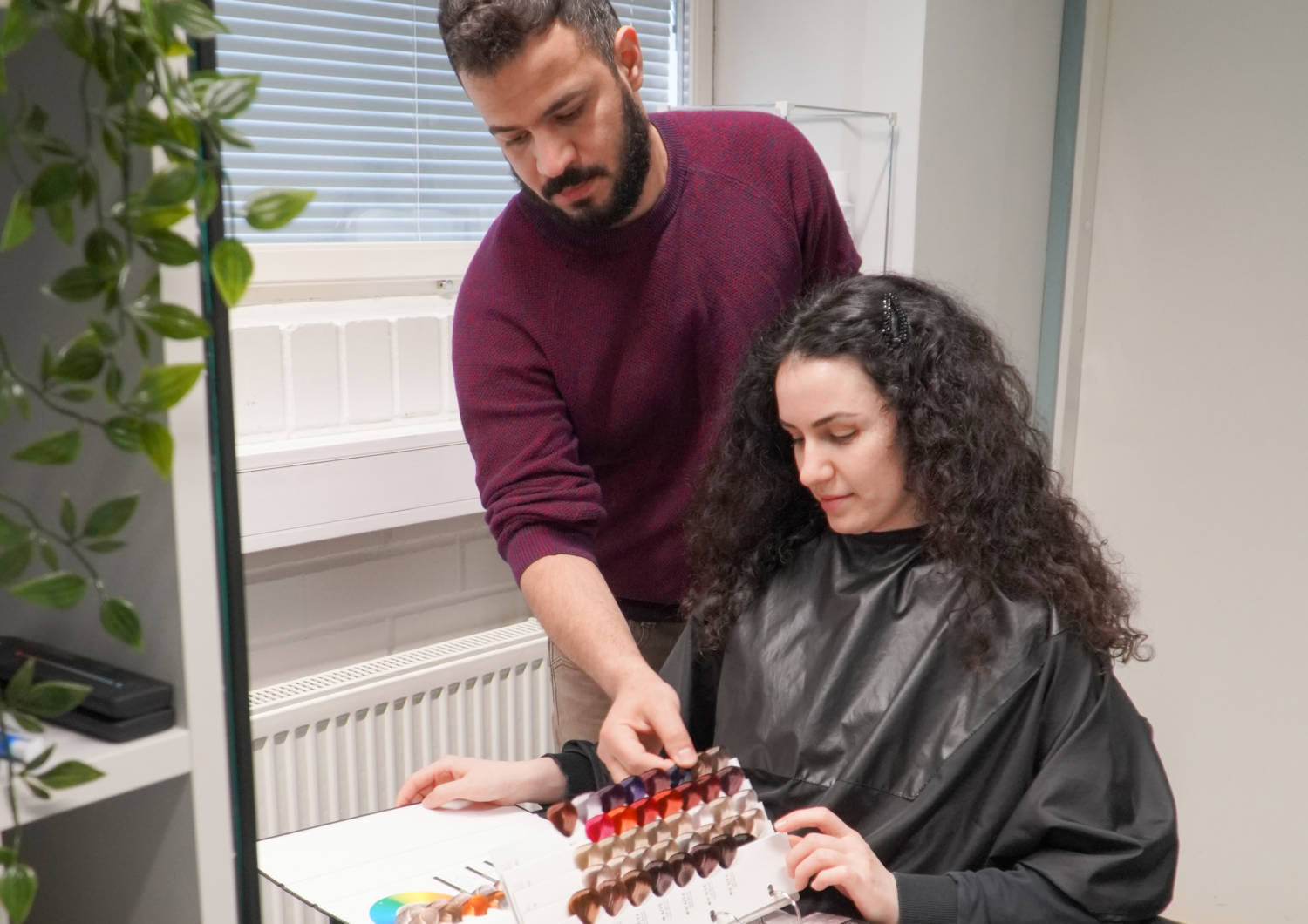 2 person in Salonki hairdresser.